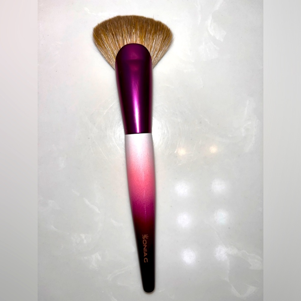 Sonia G. the Lotus Base foundation brush